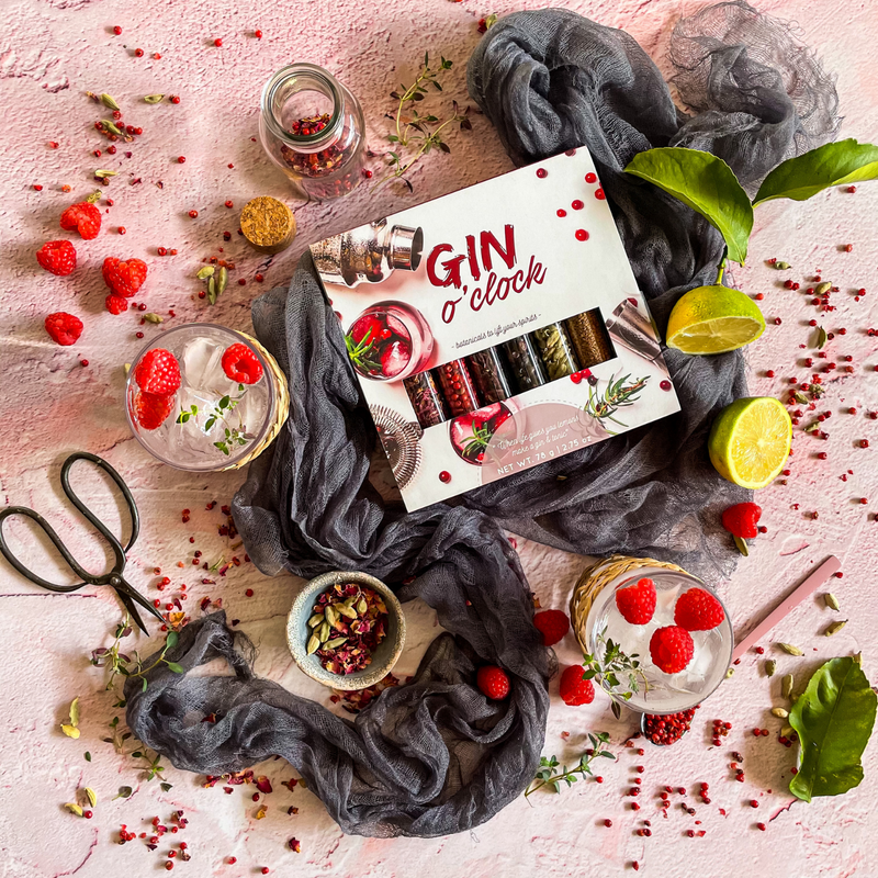 Gin O Clock Gin Gift Set | Make Your Own Flavoured Gin | Infuse Your Craft Gin And Cocktails At Home | 8 Botanical Ingredients